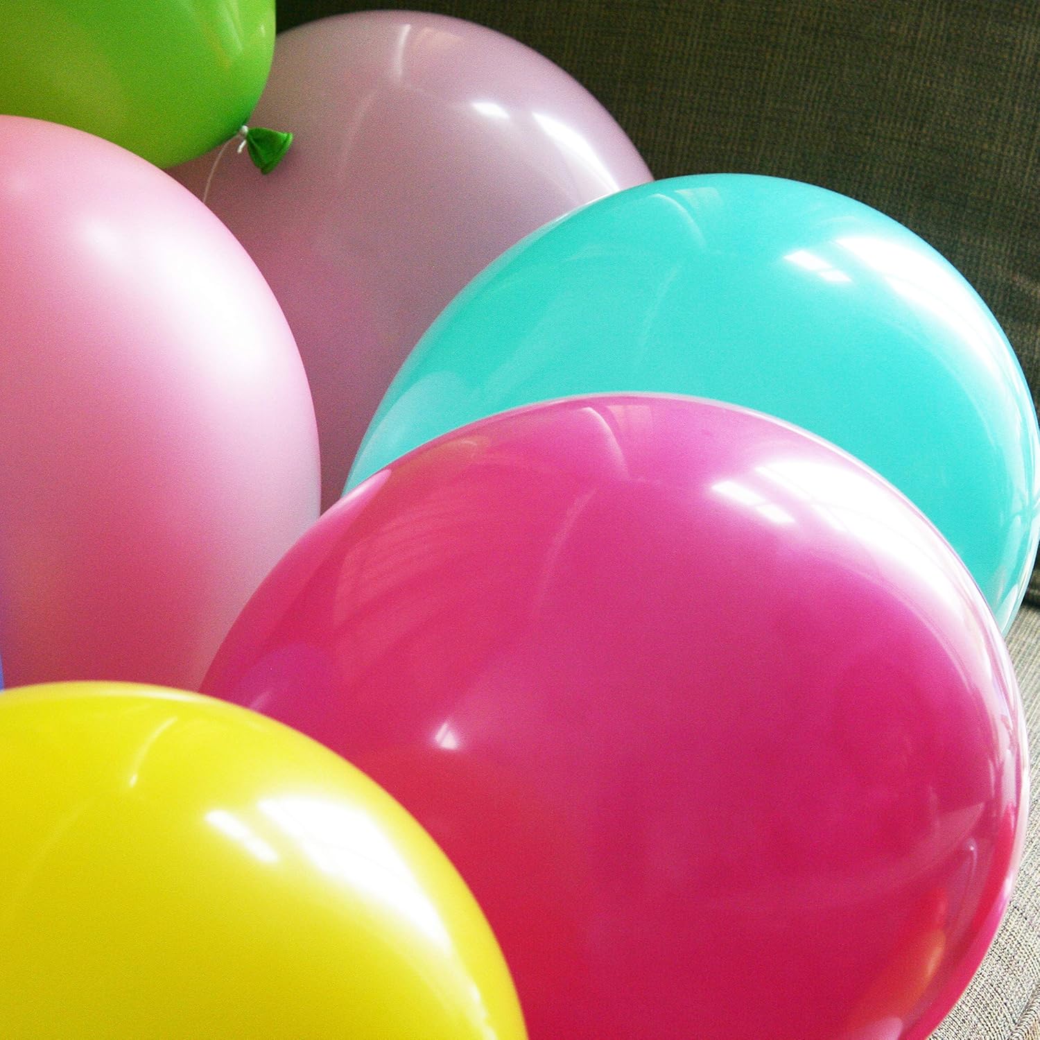 200 PCS 12-inch Assorted Color Latex Balloons 20 Different Rainbow Colors Large Big Round Thick Biodegradable Bulk Helium Gas or Air Inflated for Kids Birthday Party Decorations Supplies Favors